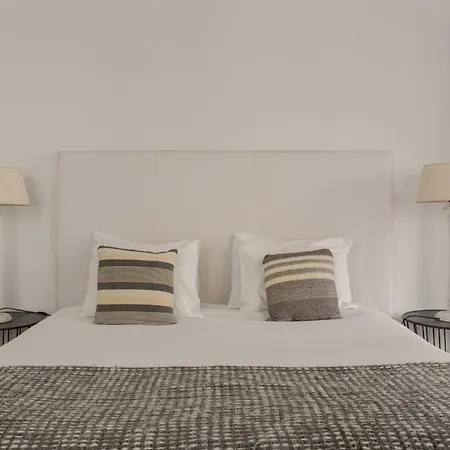 Chic 1-bedroom In Cais Do Sodre - Modern And * Лиссабон