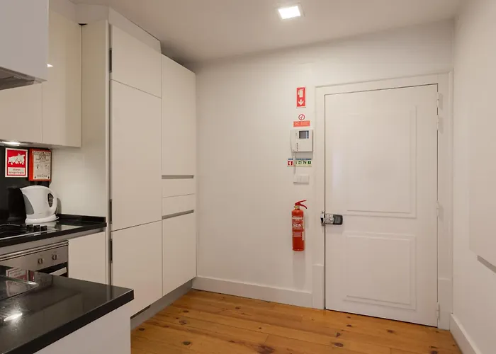 Chic 1-bedroom In Cais Do Sodre - Modern And Lisboa