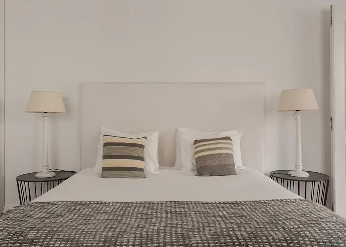 Chic 1-bedroom In Cais Do Sodre - Modern And * Lisboa