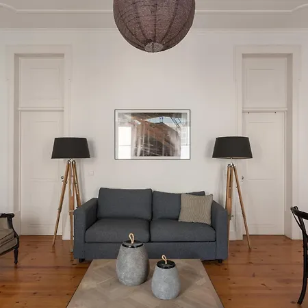 Chic 1-bedroom In Cais Do Sodre - Modern And * Lisboa